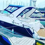 Barco Con Parking Y Duchas Gratuitas Botel