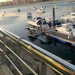 Barco Con Parking Y Duchas Gratuitas Botel Sanxenxo