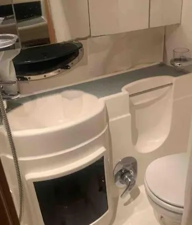 Barco Con Parking Y Duchas Gratuitas سانكسينكسو
