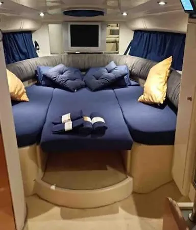 Barco Con Parking Y Duchas Gratuitas * サンシェンショ