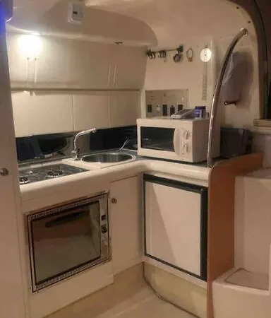 Båthotell Barco Con Parking Y Duchas Gratuitas *
