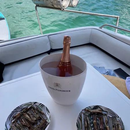 Båthotell Barco Con Parking Y Duchas Gratuitas *