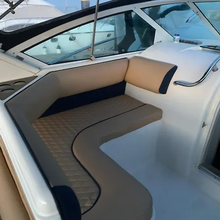 Barco Con Parking Y Duchas Gratuitas Botel *