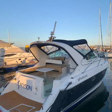 Barco Con Parking Y Duchas Gratuitas Botel Sanxenxo