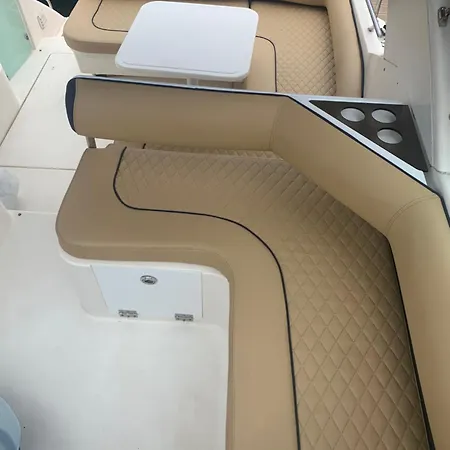Barco Con Parking Y Duchas Gratuitas Sanxenxo