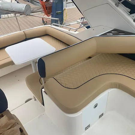 Barco Con Parking Y Duchas Gratuitas Botel *
