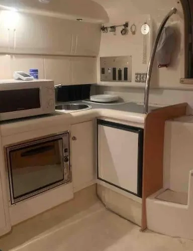 Barco Con Parking Y Duchas Gratuitas Πλωτό κατάλυμα *