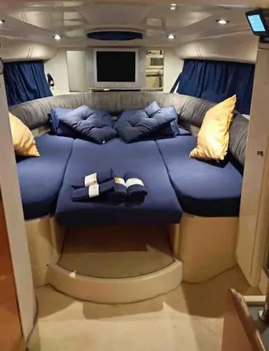 Barco Con Parking Y Duchas Gratuitas * Sanxenxo