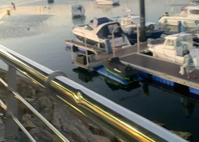 Barco Con Parking Y Duchas Gratuitas Πλωτό κατάλυμα Sanxenxo