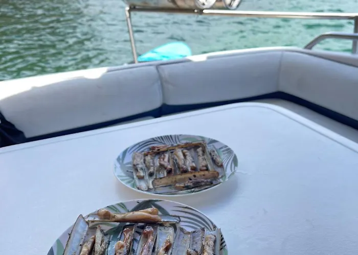 Barco Con Parking Y Duchas Gratuitas