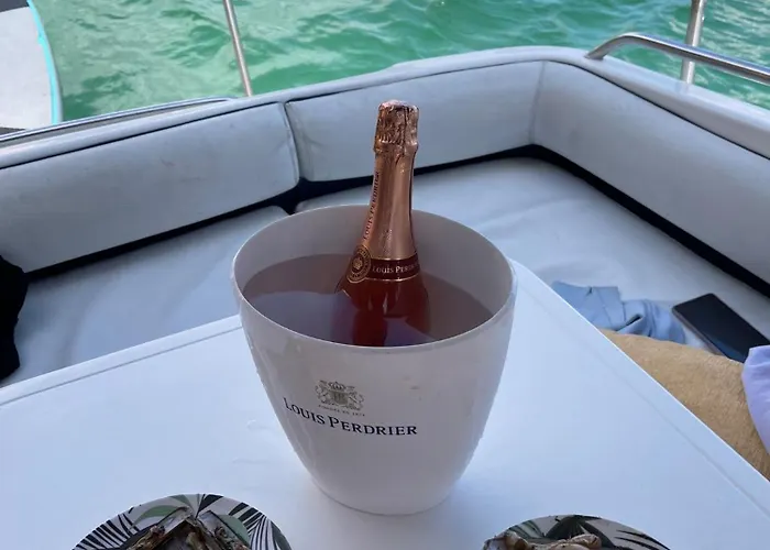 Πλωτό κατάλυμα Barco Con Parking Y Duchas Gratuitas *